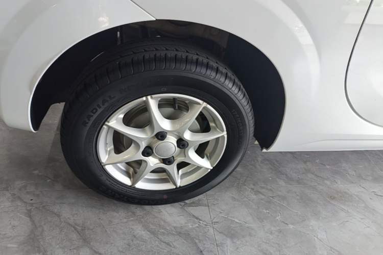 Used Roewe Clever 2022 311km QiQi BoBo Edition Right Rear Wheel Hub