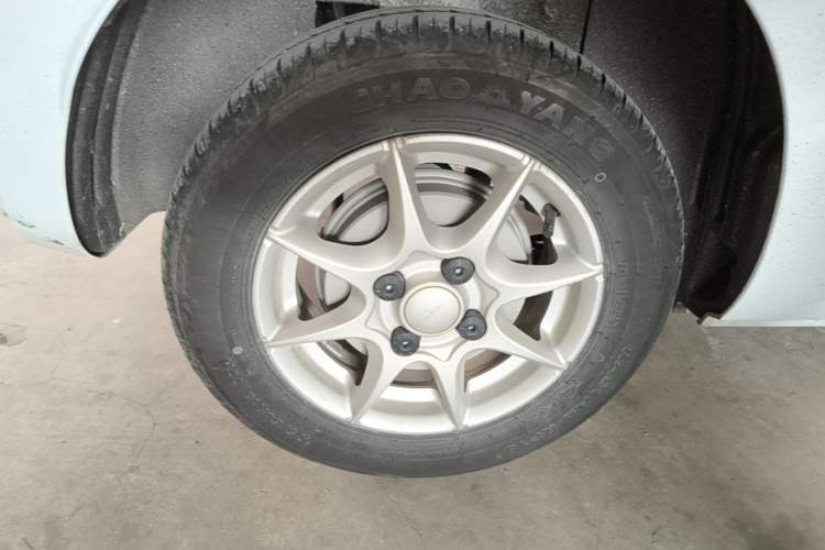 Used Roewe Clever 2022 311km QiQi BoBo Edition Right Rear Wheel Hub