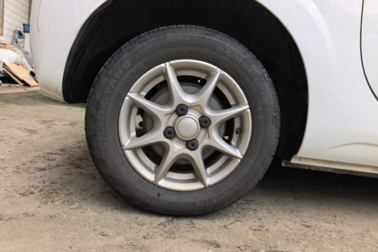 Used Roewe Clever 2022 311km QiQi BoBo Edition Right Rear Wheel Hub