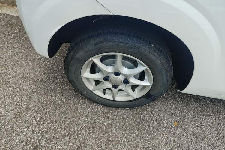 Used Roewe Clever 2022 311km QiQi BoBo Edition Right Rear Wheel Hub
