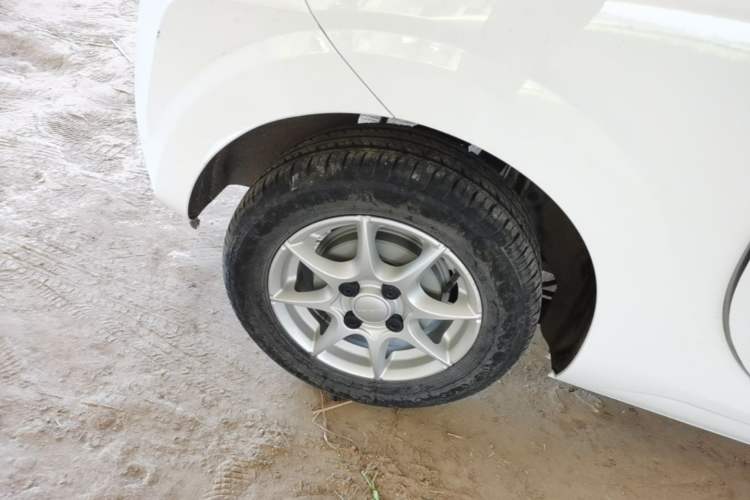 Used Roewe Clever 2022 311km QiQi BoBo Edition Right Rear Wheel Hub