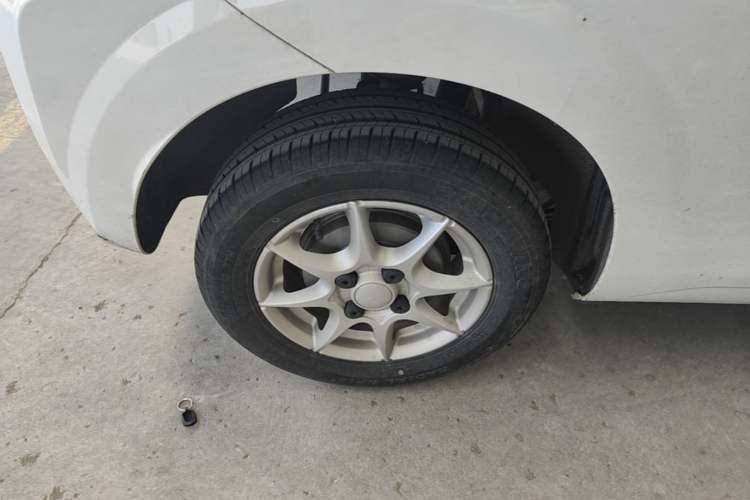 Used Roewe Clever 2022 311km QiQi BoBo Edition Right Rear Wheel Hub