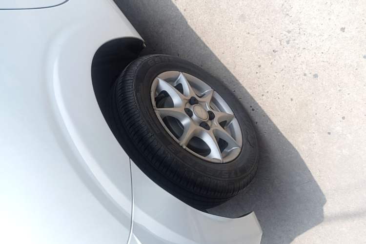 Used Roewe Clever 2022 311km QiQi BoBo Edition Right Rear Wheel Hub