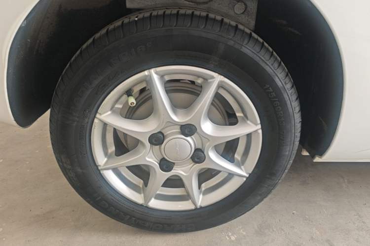 Used Roewe Clever 2022 311km QiQi BoBo Edition Right Rear Wheel Hub