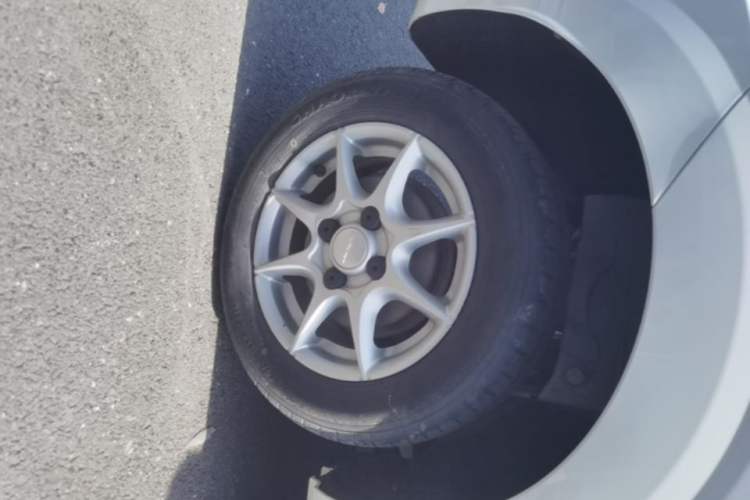 Used Roewe Clever 2022 311km QiQi BoBo Edition Right Rear Wheel Hub