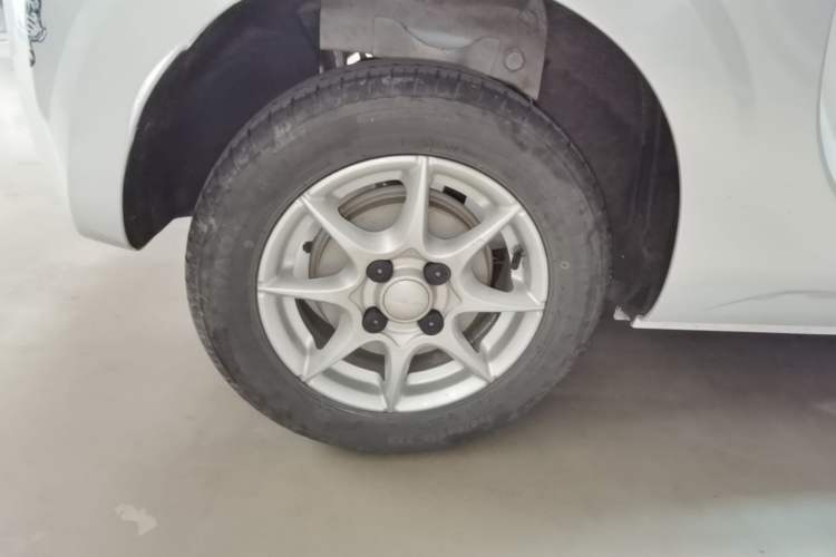 Used Roewe Clever 2022 311km QiQi BoBo Edition Right Rear Wheel Hub