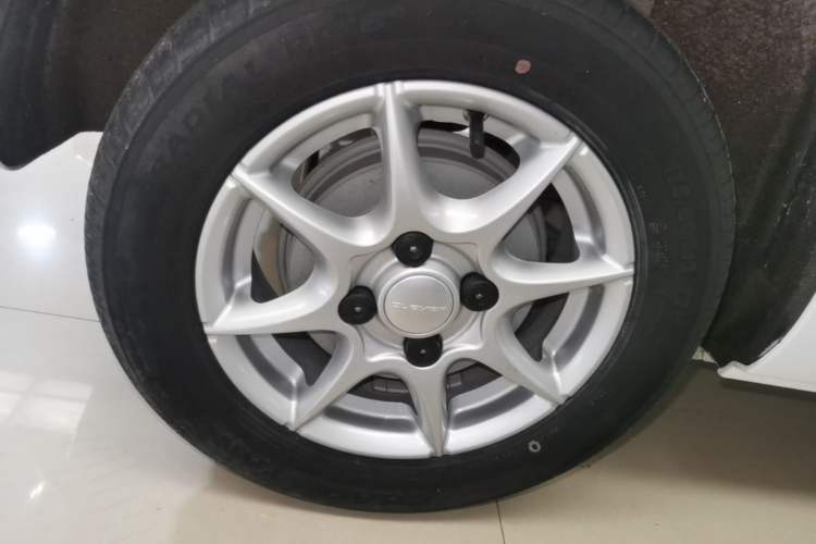 Used Roewe Clever 2022 311km QiQi BoBo Edition Right Rear Wheel Hub