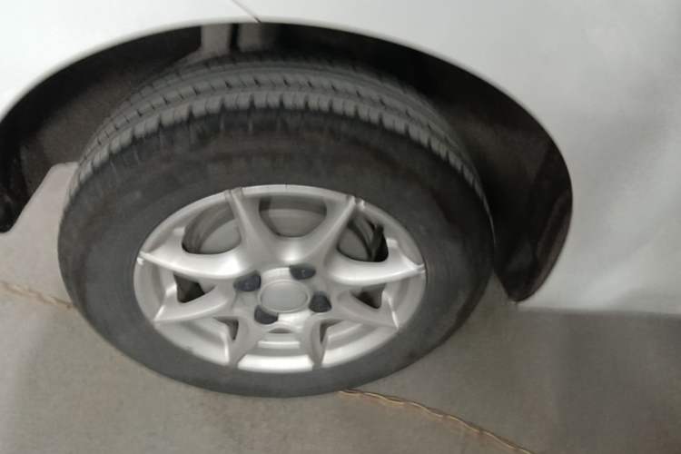 Used Roewe Clever 2022 311km QiQi BoBo Edition Right Rear Wheel Hub