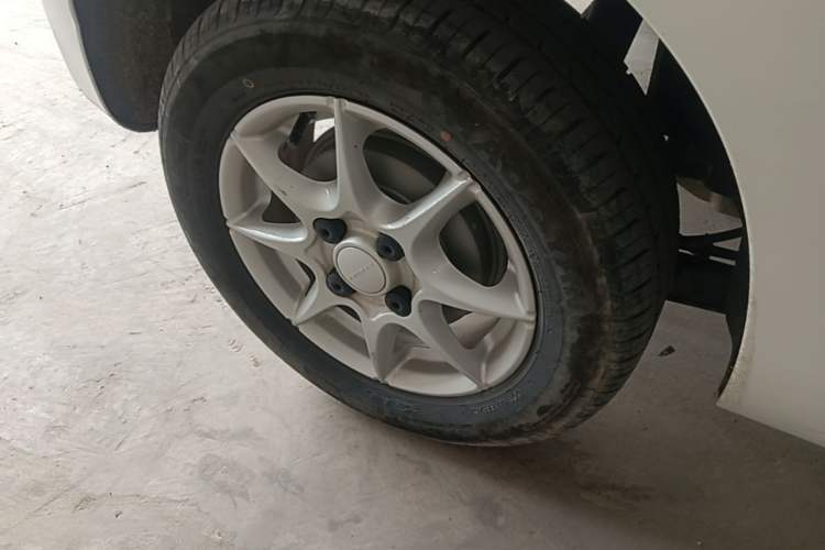 Used Roewe Clever 2022 311km QiQi BoBo Edition Right Rear Wheel Hub