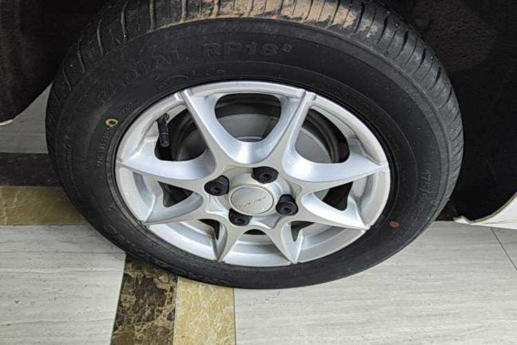 Used Roewe Clever 2022 311km QiQi BoBo Edition Right Rear Wheel Hub