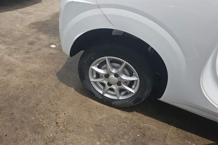 Used Roewe Clever 2022 311km QiQi BoBo Edition Right Rear Wheel Hub
