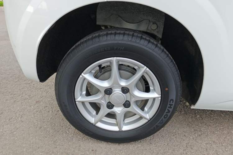 Used Roewe Clever 2022 311km QiQi BoBo Edition Right Rear Wheel Hub