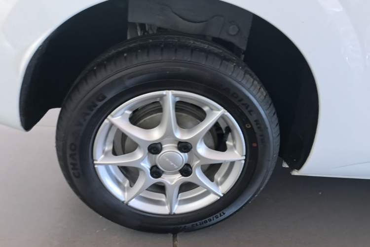 Used Roewe Clever 2022 311km QiQi BoBo Edition Right Rear Wheel Hub