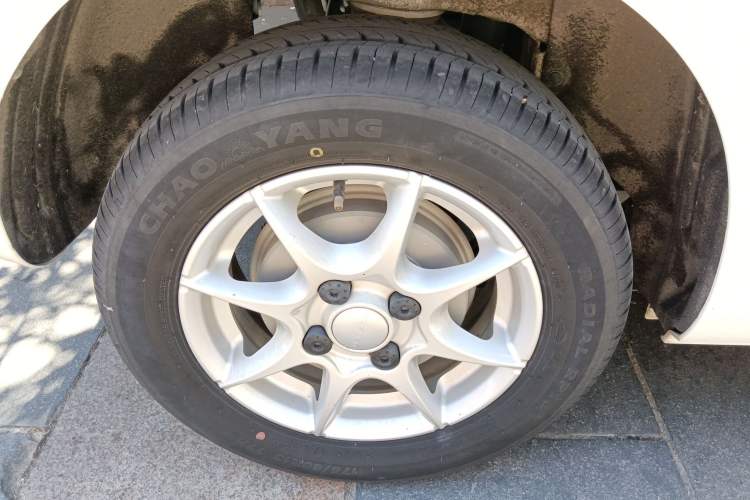 Used Roewe Clever 2022 311km QiQi BoBo Edition Right Rear Wheel Hub
