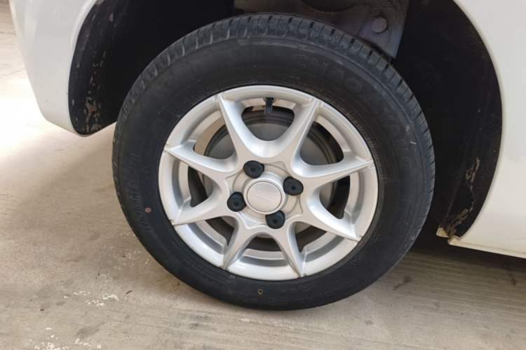 Used Roewe Clever 2022 311km QiQi BoBo Edition Right Rear Wheel Hub