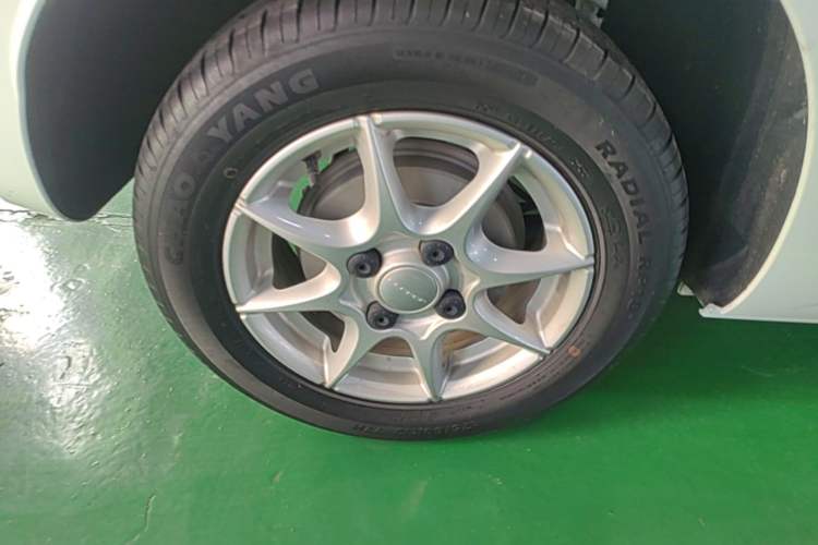 Used Roewe Clever 2022 311km QiQi BoBo Edition Right Rear Wheel Hub