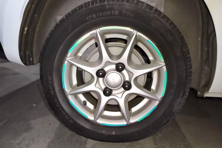 Used Roewe Clever 2022 311km QiQi BoBo Edition Right Rear Wheel Hub
