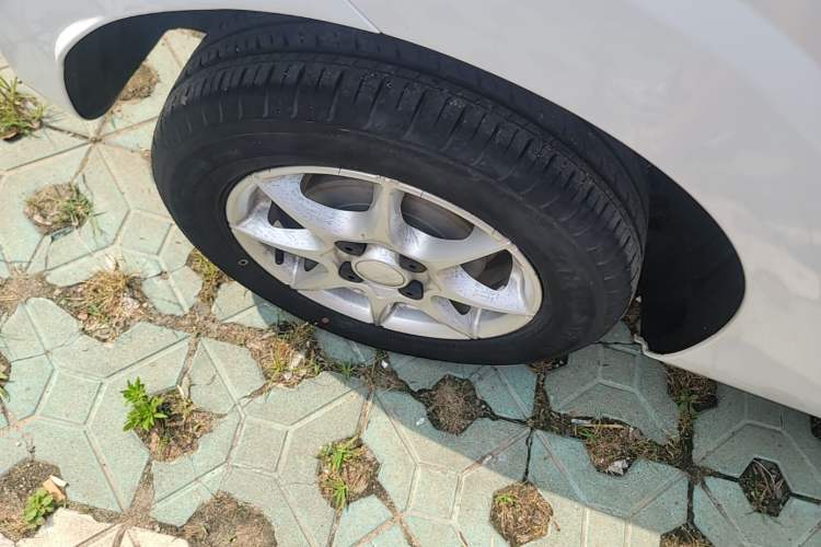 Used Roewe Clever 2022 311km QiQi BoBo Edition Right Rear Wheel Hub