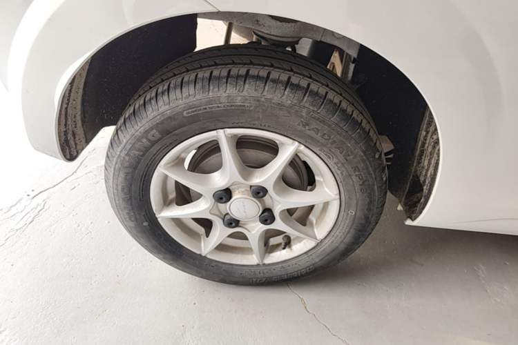 Used Roewe Clever 2022 311km QiQi BoBo Edition Right Rear Wheel Hub