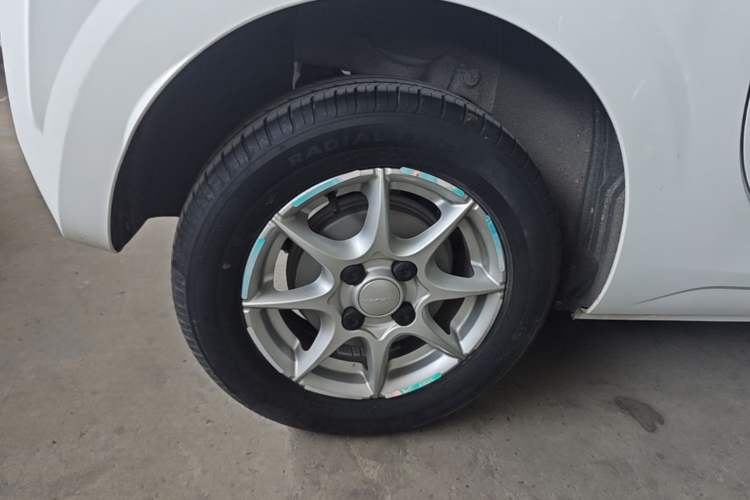 Used Roewe Clever 2022 311km QiQi BoBo Edition Right Rear Wheel Hub