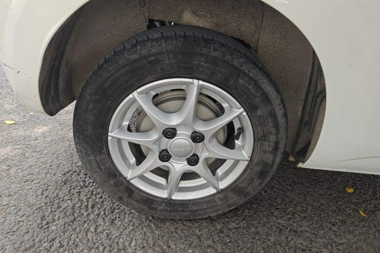 Used Roewe Clever 2022 311km QiQi BoBo Edition Right Rear Wheel Hub