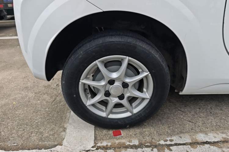 Used Roewe Clever 2022 311km QiQi BoBo Edition Right Rear Wheel Hub