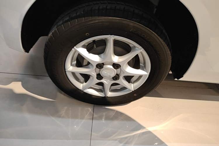 Used Roewe Clever 2022 311km QiQi BoBo Edition Right Rear Wheel Hub