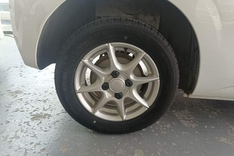Used Roewe Clever 2022 311km QiQi BoBo Edition Right Rear Wheel Hub