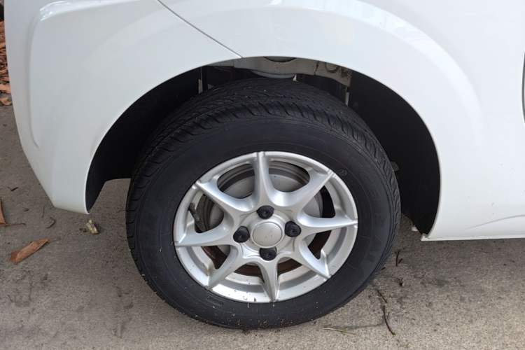 Used Roewe Clever 2022 311km QiQi BoBo Edition Right Rear Wheel Hub