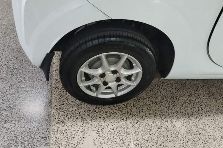 Used Roewe Clever 2022 311km QiQi BoBo Edition Right Rear Wheel Hub