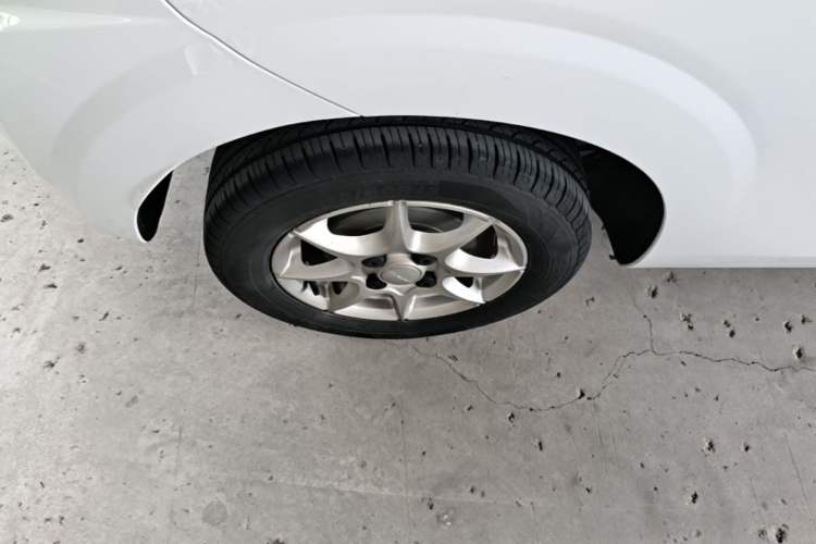 Used Roewe Clever 2022 311km QiQi BoBo Edition Right Rear Wheel Hub