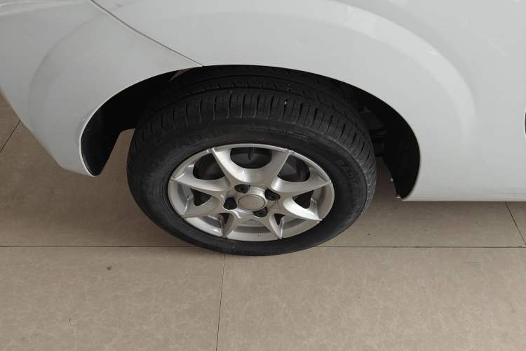 Used Roewe Clever 2022 311km QiQi BoBo Edition Right Rear Wheel Hub