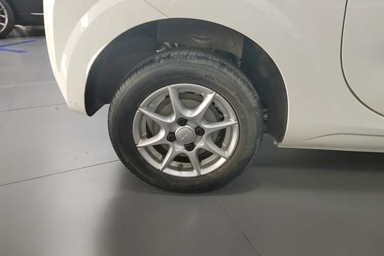 Used Roewe Clever 2022 311km QiQi BoBo Edition Right Rear Wheel Hub