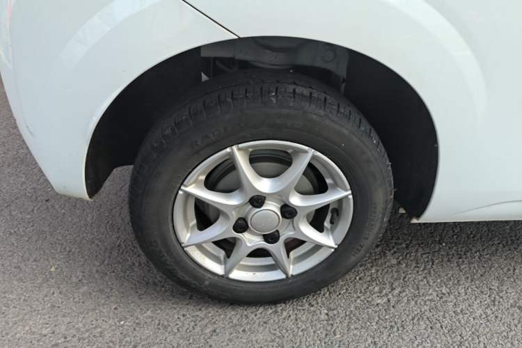 Used Roewe Clever 2022 311km QiQi BoBo Edition Right Rear Wheel Hub