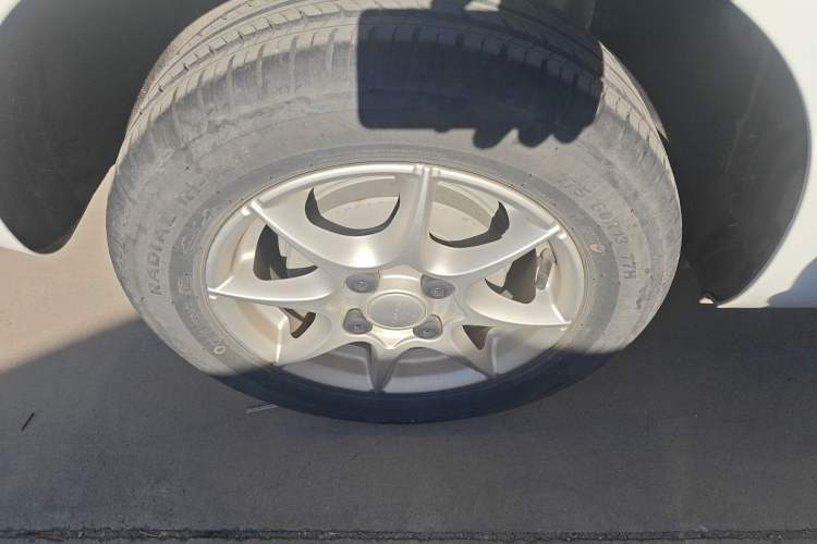 Used Roewe Clever 2022 311km QiQi BoBo Edition Right Rear Wheel Hub