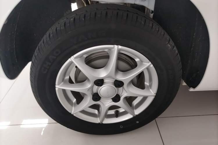 Used Roewe Clever 2022 311km QiQi BoBo Edition Right Rear Wheel Hub