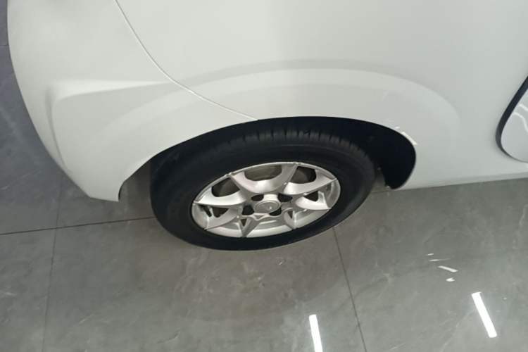 Used Roewe Clever 2022 311km QiQi BoBo Edition Right Rear Wheel Hub