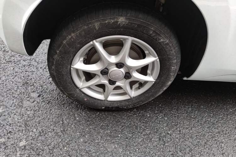 Used Roewe Clever 2022 311km QiQi BoBo Edition Right Rear Wheel Hub
