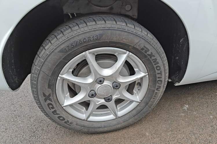 Used Roewe Clever 2022 311km QiQi BoBo Edition Right Rear Wheel Hub