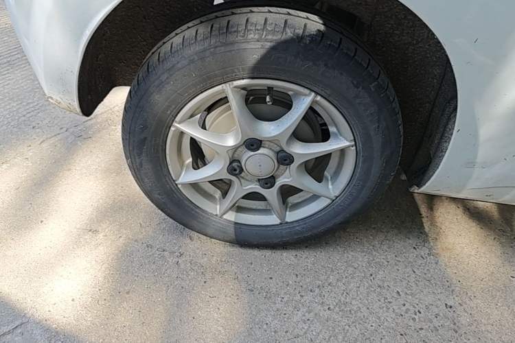 Used Roewe Clever 2022 311km QiQi BoBo Edition Right Rear Wheel Hub