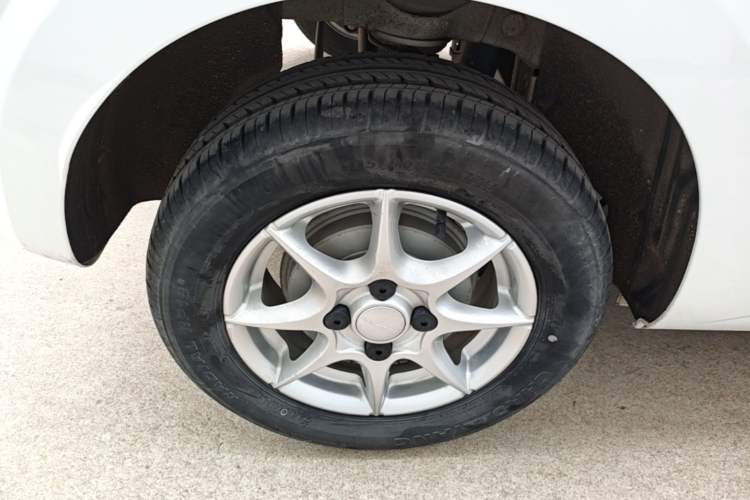 Used Roewe Clever 2022 311km QiQi BoBo Edition Right Rear Wheel Hub
