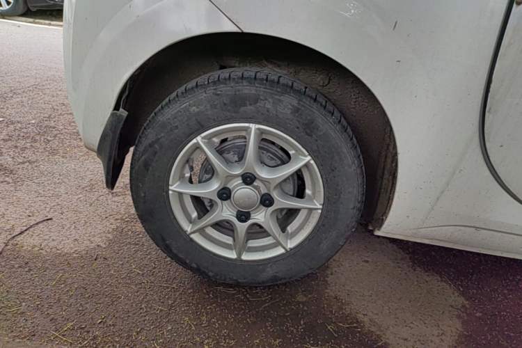 Used Roewe Clever 2022 311km QiQi BoBo Edition Right Rear Wheel Hub