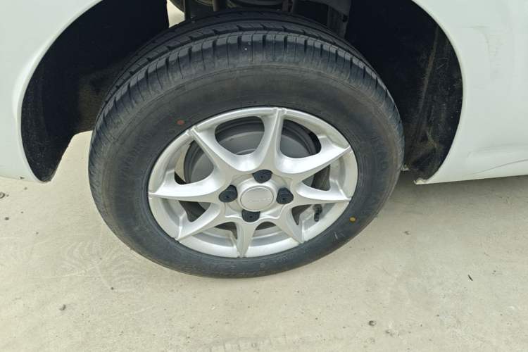 Used Roewe Clever 2022 311km QiQi BoBo Edition Right Rear Wheel Hub