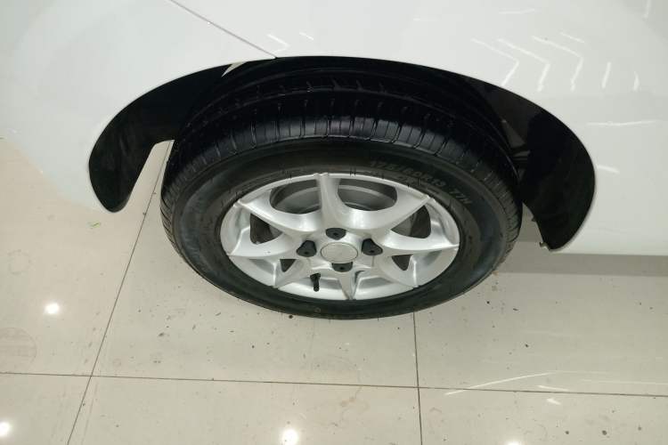 Used Roewe Clever 2022 311km QiQi BoBo Edition Right Rear Wheel Hub