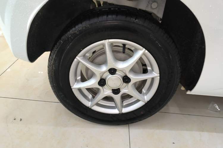 Used Roewe Clever 2022 311km QiQi BoBo Edition Right Rear Wheel Hub