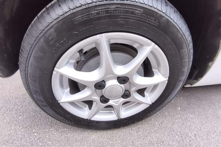 Used Roewe Clever 2022 311km QiQi BoBo Edition Right Rear Wheel Hub