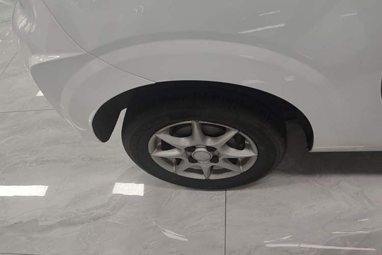 Used Roewe Clever 2022 311km QiQi BoBo Edition Right Rear Wheel Hub