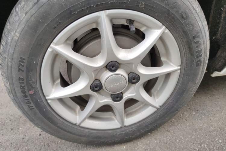 Used Roewe Clever 2022 311km QiQi BoBo Edition Right Rear Wheel Hub