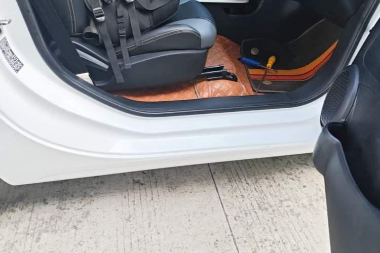 Used Roewe Clever 2022 311km QiQi BoBo Edition Right Side Sill