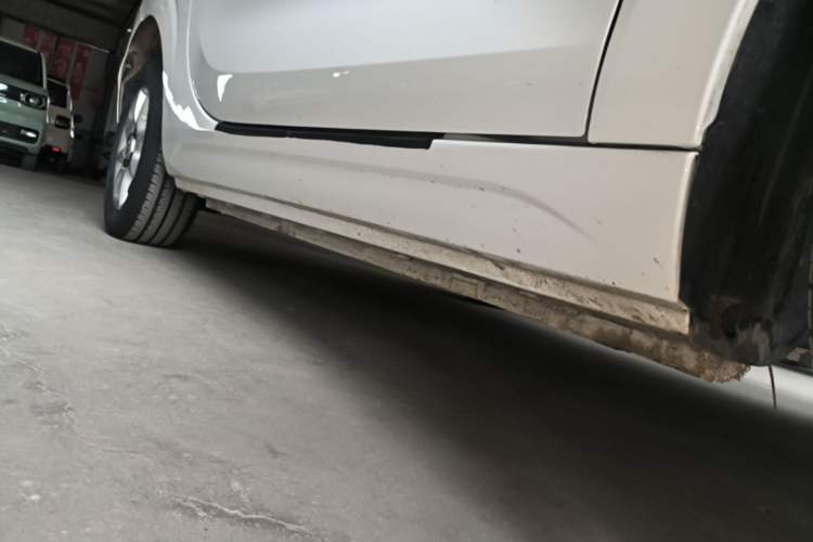Used Roewe Clever 2022 311km QiQi BoBo Edition Right Side Sill